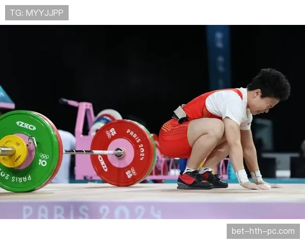 侯志慧赛前吃香蕉被拍，网友：这姐拿金牌比我们吃早餐还轻松