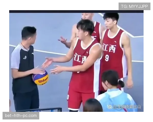 篮球空中对抗判罚如何界定进攻与防守犯规？详细解析最新规则标准